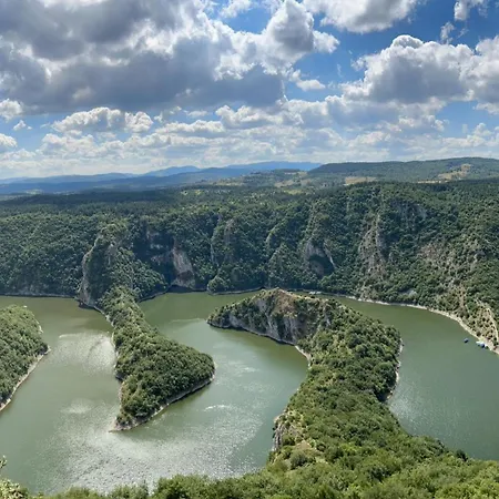 Uvacka Tisina בית נופש *