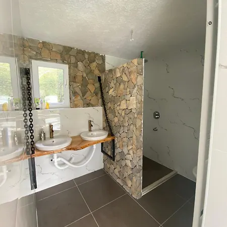 Uvacka Tisina * סייניצה